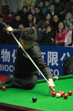 郑钦文回应“撞脸”科比：他的精神激励每一位运动员央视体育.