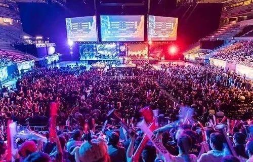 背后是深思 背后是深思